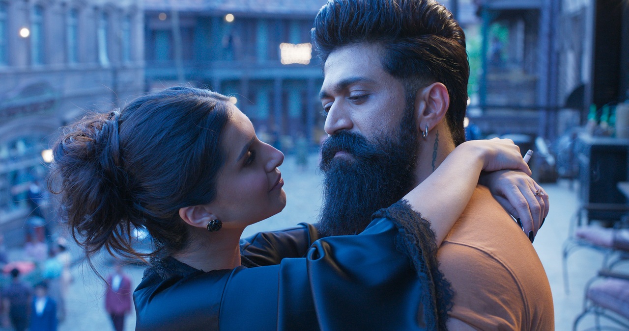 యష్, కియారా కెమిస్ట్రీకి సోషల్ మీడియా తగలడిపోతోందిగా..