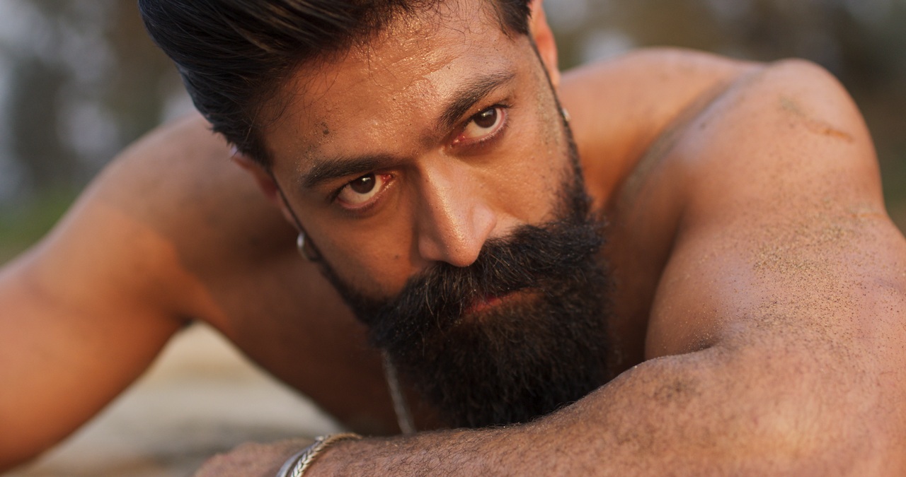 యష్, కియారా కెమిస్ట్రీకి సోషల్ మీడియా తగలడిపోతోందిగా..