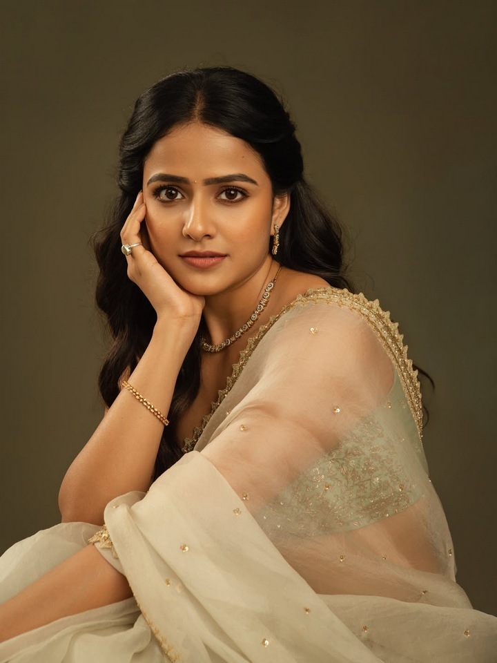 చీరలో బాపుబొమ్మలా వైష్ణవి చైతన్య.. ఫొటోలు వైరల్