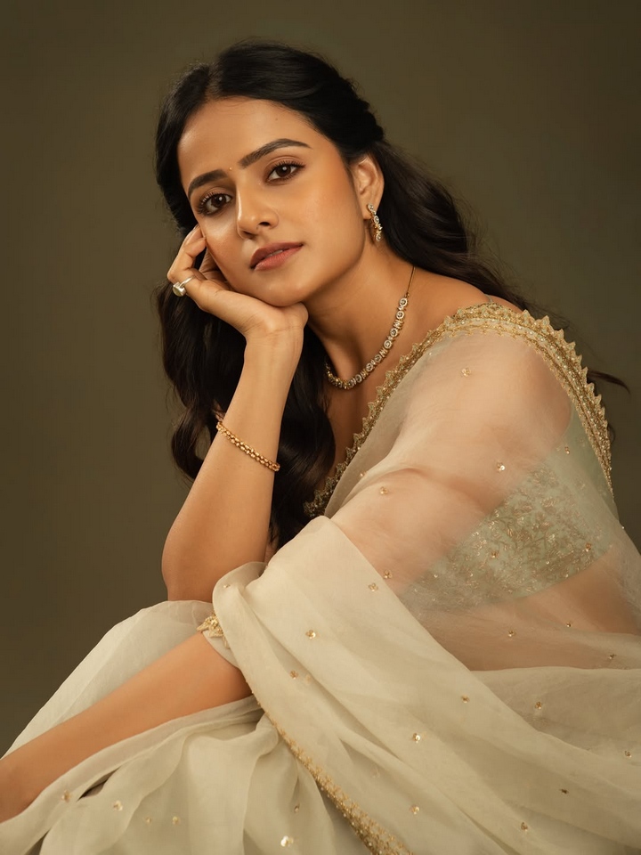చీరలో బాపుబొమ్మలా వైష్ణవి చైతన్య.. ఫొటోలు వైరల్