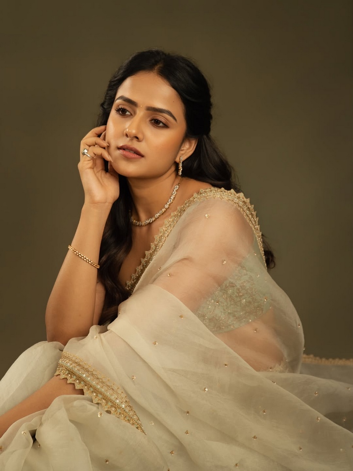 చీరలో బాపుబొమ్మలా వైష్ణవి చైతన్య.. ఫొటోలు వైరల్