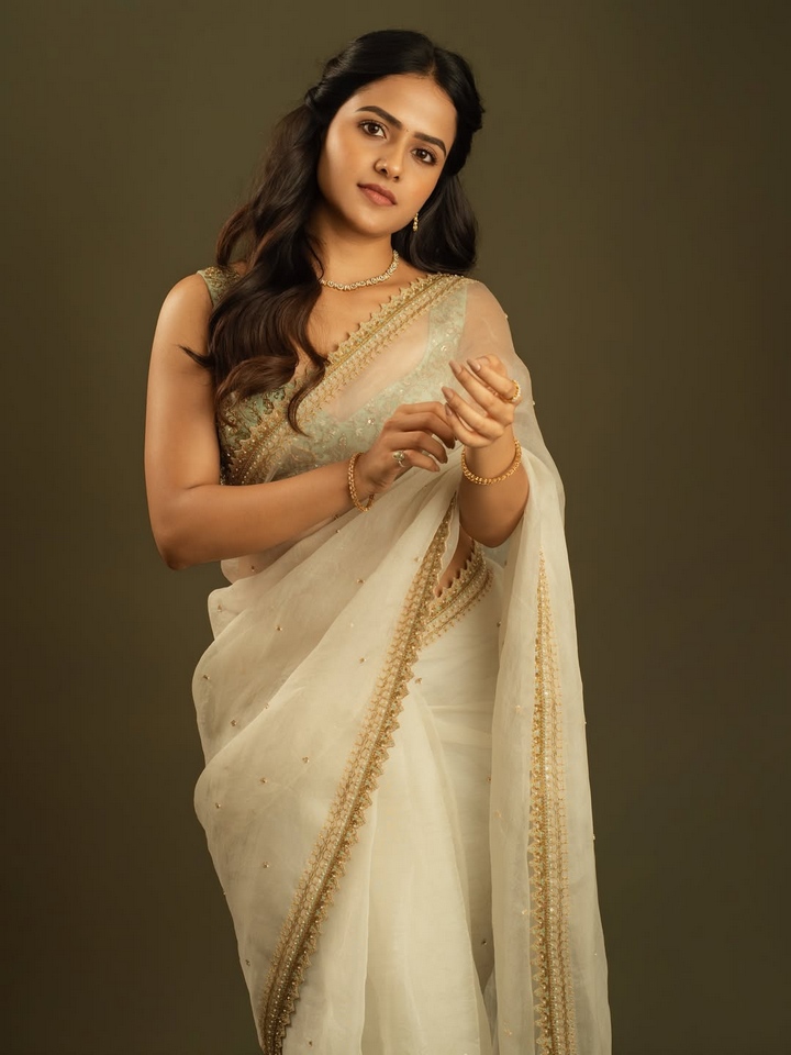 చీరలో బాపుబొమ్మలా వైష్ణవి చైతన్య.. ఫొటోలు వైరల్