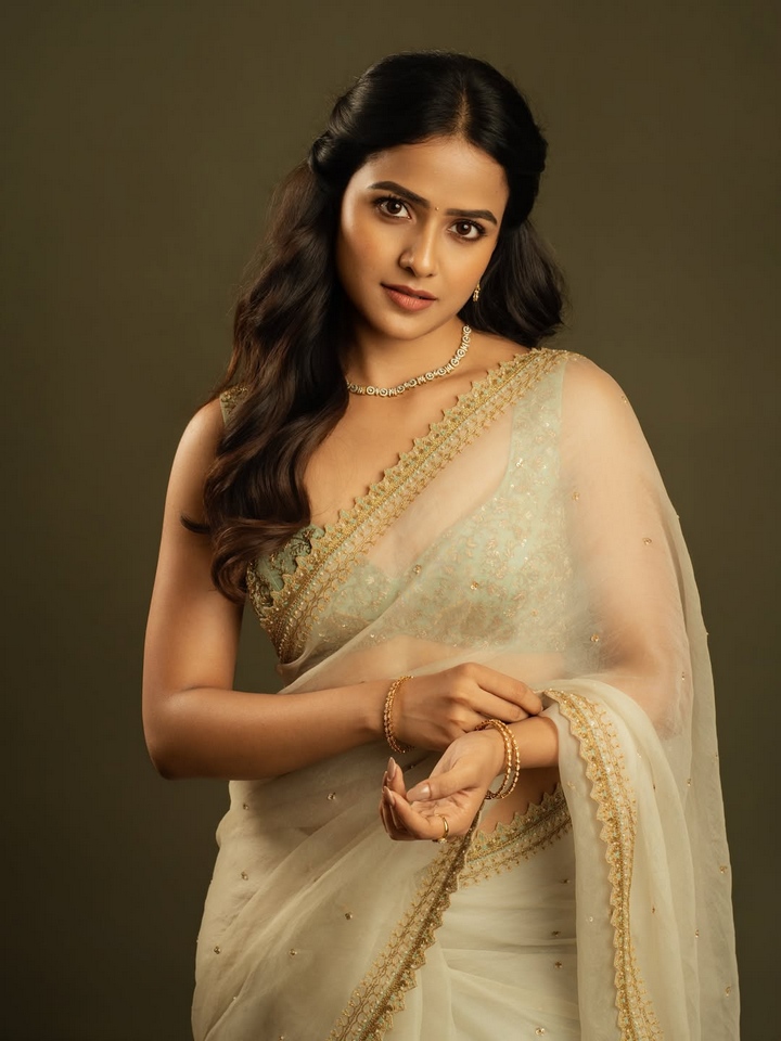 చీరలో బాపుబొమ్మలా వైష్ణవి చైతన్య.. ఫొటోలు వైరల్