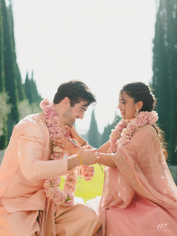 అర్జున్ సర్జా కుమార్తె అంజన వెడ్డింగ్ ఫొటోలు వైరల్