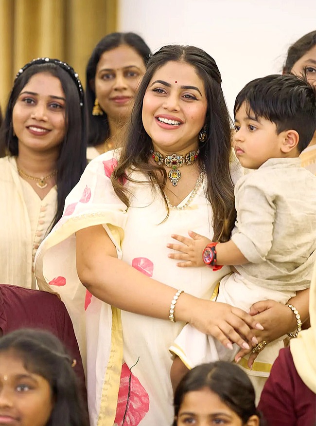 ఓనం ఫెస్టివల్‌లో సెలబ్రిటీలు