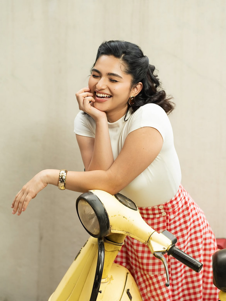 కయాదు లోహర్ క్యూట్ ఫొటోస్ చూడాల్సిందే