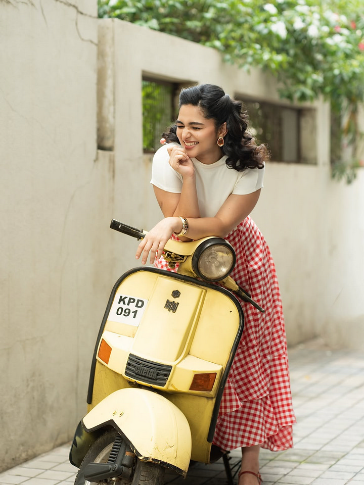 కయాదు లోహర్ క్యూట్ ఫొటోస్ చూడాల్సిందే
