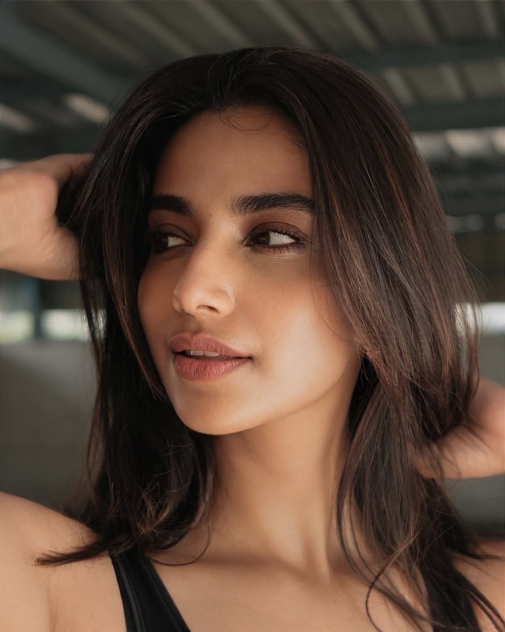 మీనూ పాప మస్తు ఉందిగా.. ఫొటోలు వైరల్