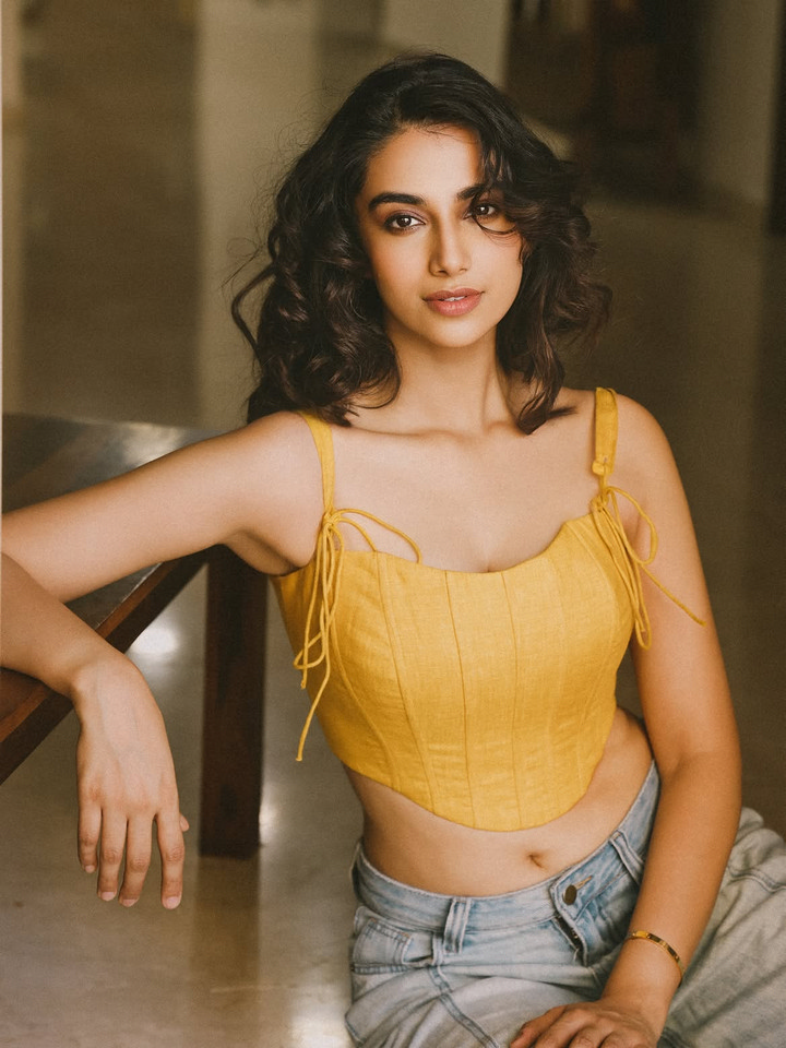మీనూ పాప మస్తు ఉందిగా.. ఫొటోలు వైరల్