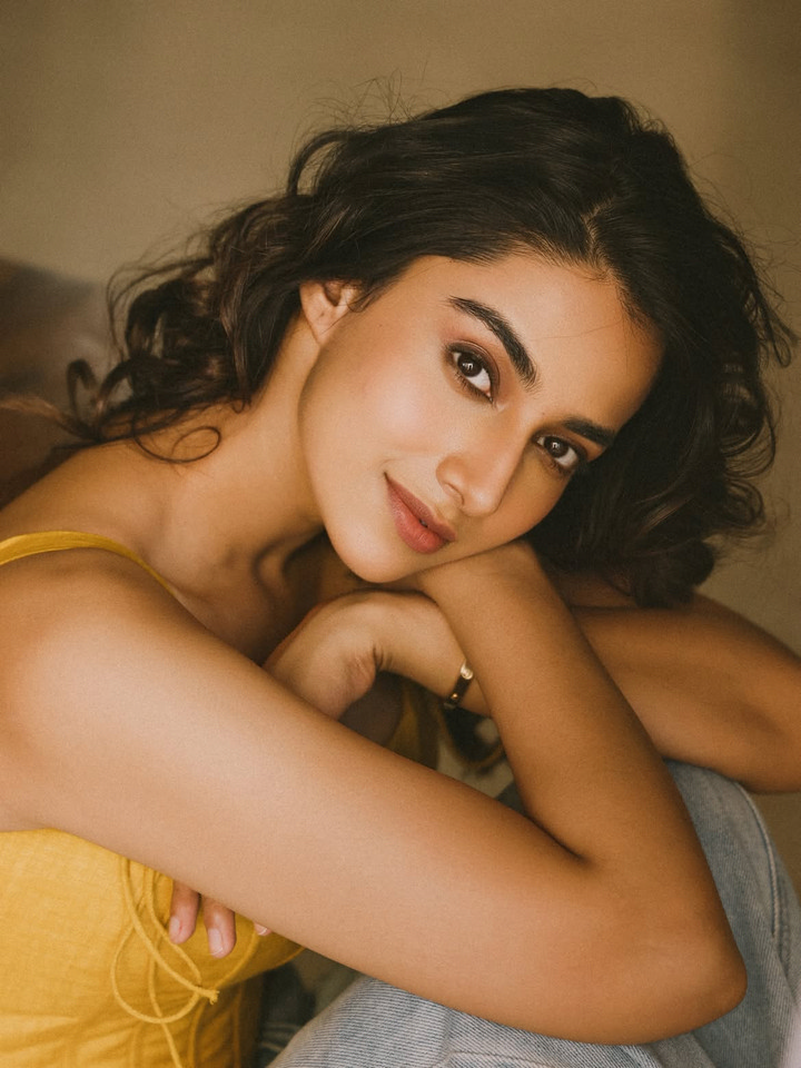 మీనూ పాప మస్తు ఉందిగా.. ఫొటోలు వైరల్