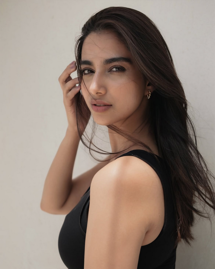 మీనూ పాప మస్తు ఉందిగా.. ఫొటోలు వైరల్