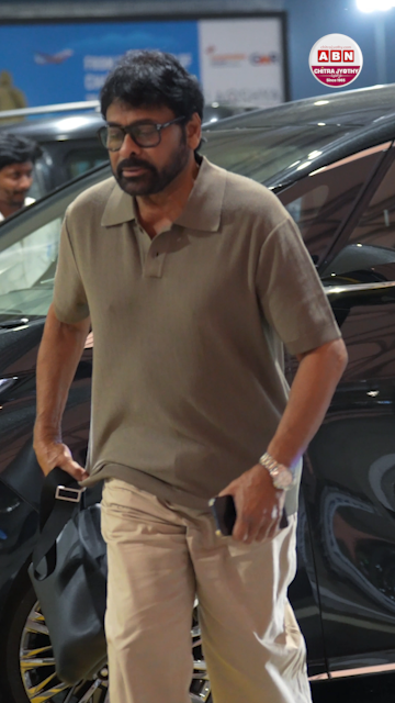 ఎయిర్‌పోర్ట్ లుక్‌లో మెగాస్టార్ చిరంజీవి, సురేఖ!