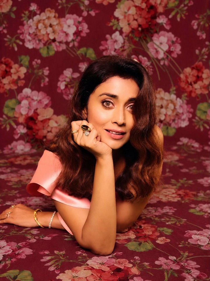 శ్రియా శరణ్‌ని ఇలా చూస్తే చూపు తిప్పుకోలేరు