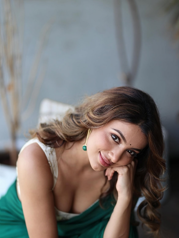 బాబోయ్ తేజస్వి.. గ్లామర్ ట్రీట్‌ అదిరింది
