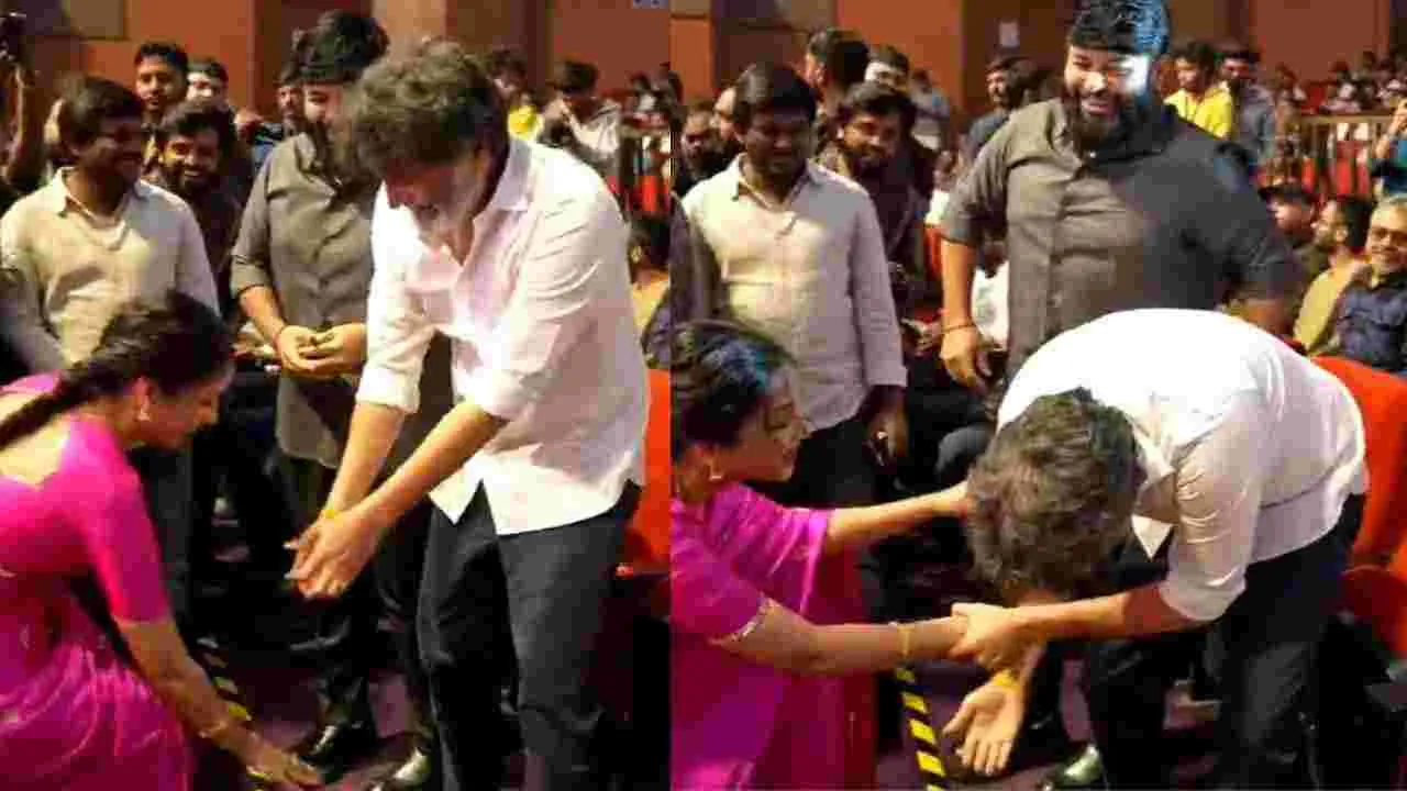 ఏం జరుగుతోందిరా.. శ్రీనిధి కాళ్లు మొక్కిన త్రివిక్రమ్