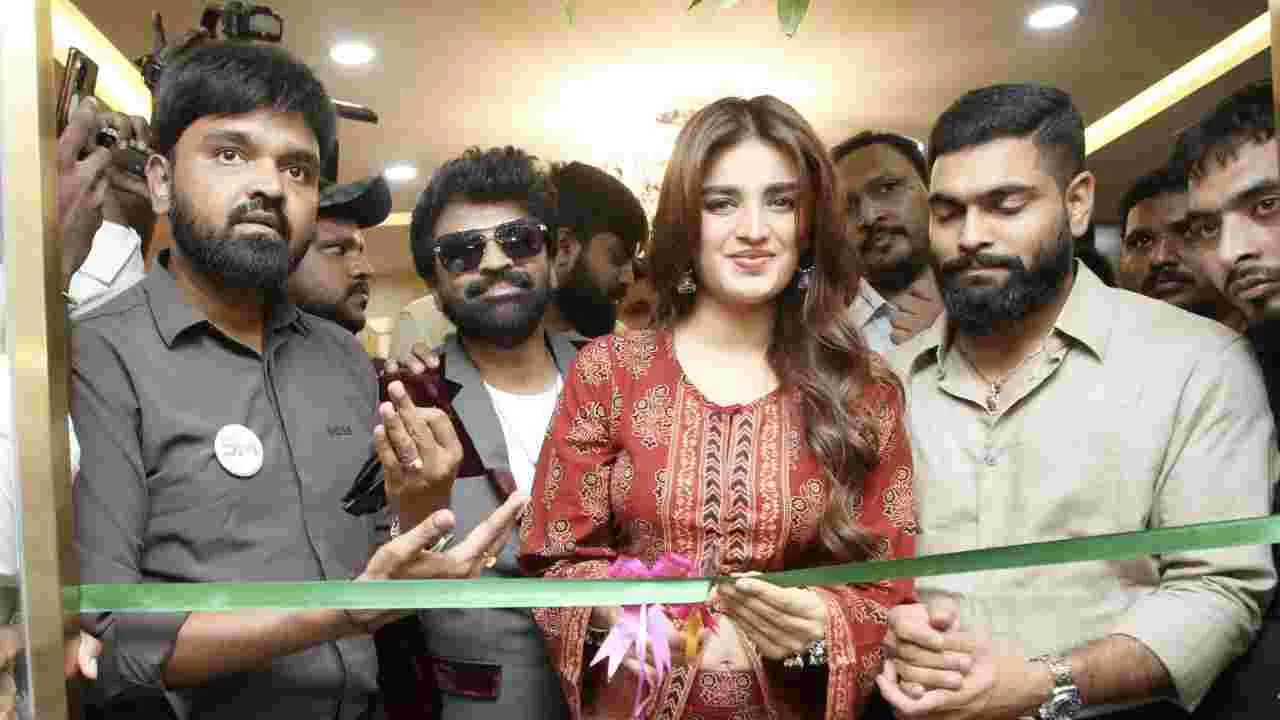 కొంపల్లిలో కొత్త వెల్‌నెస్ సెంటర్‌ను ప్రారంభించిన నిధి అగర్వాల్