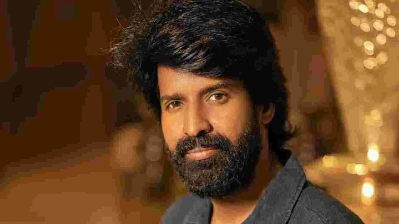 ఒంటిపై టవల్‌తో రోడ్డుపై నిలబెట్టారు.. కన్నీళ్లు పెట్టుకున్న హీరో 
