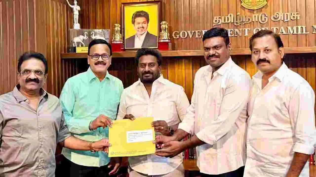 తమిళనాడులో సినిమా షోలకు కొత్త టైమింగ్స్.. ఉదయం 6 నుంచి అర్ధరాత్రి వరకు అనుమతి కోరిన నిర్మాతలు!