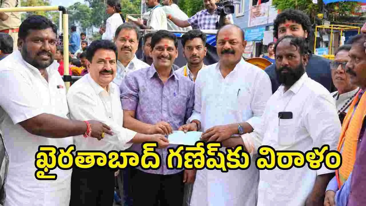 వేదవ్యాస్ చిత్ర బృందం ఖైరతాబాద్ మహా గణపతి దర్శనం
